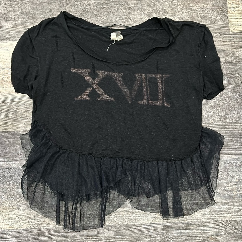 We the free. Cropped shirt. Loose fit. Small.